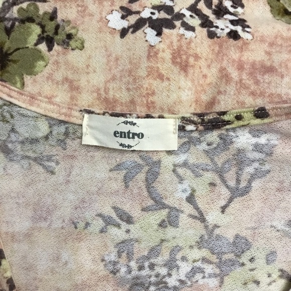 NWOT ENTRO FLORAL PRINT TOP - Picture 5 of 7